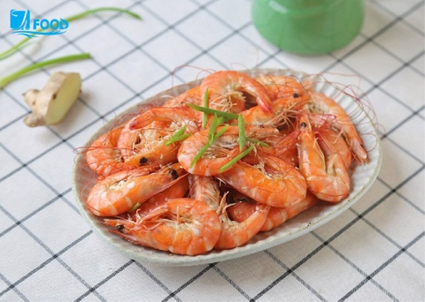 Tôm hấp không cần nướng, chỉ thêm một chén này là thơm nức, màu lên đỏ rực