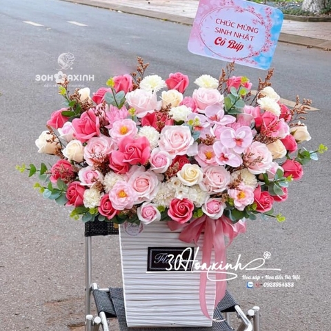 Giỏ hoa sáp thơm tông màu hồng mix hoa đào và hoa lan