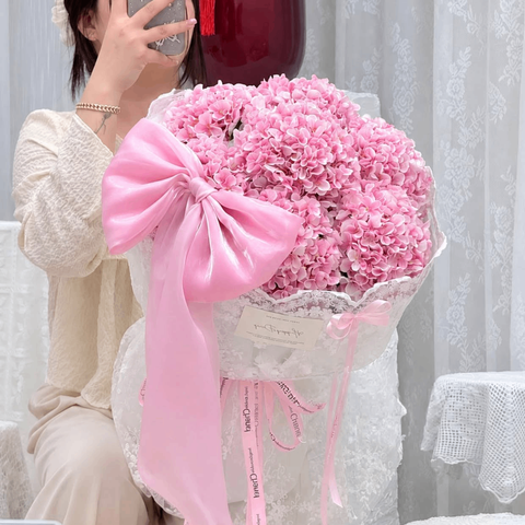 Bó hoa lụa cẩm tú cầu màu hồng – Dịu dàng, tinh tế