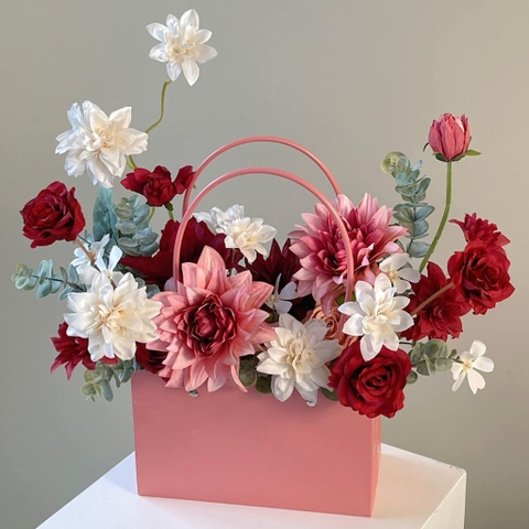 Lãng hoa lụa tông màu đỏ Hà Nội