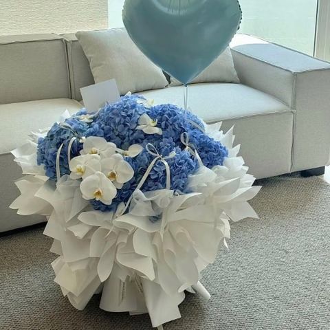 Bó Hoa Lụa Cẩm Tú Cầu Màu Xanh Dương – Vẻ Đẹp Thanh Lịch & Ý Nghĩa Sâu Sắc