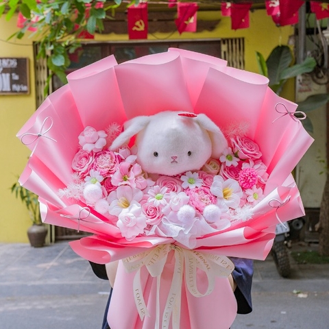 Bó Hoa Sáp Màu Hồng Kèm Gấu Bông – Món Quà Vừa Ngọt Ngào Vừa Đáng Yêu