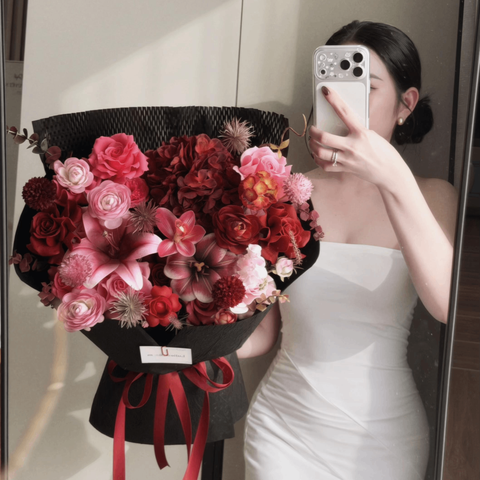 Bó Hoa Sáp Tone Đỏ Đậm – Lãng Mạn, Sang Trọng Và Đầy Cảm Xúc