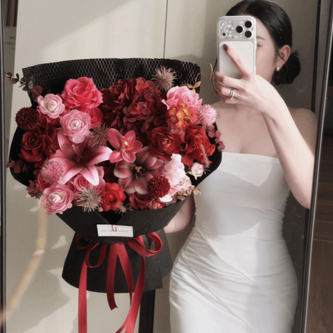 Bó Hoa Sáp Mix Tone Đỏ Đậm – Sang Trọng, Lãng Mạn Và Nổi Bật
