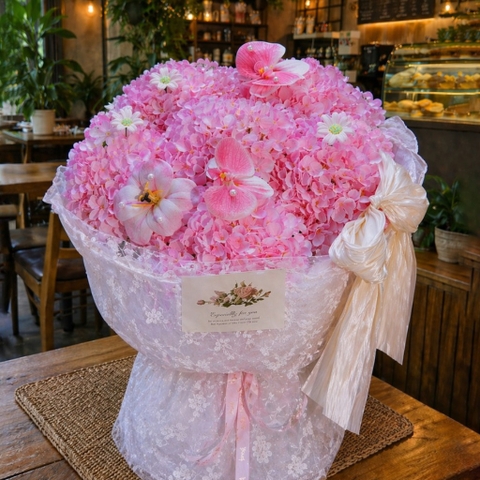 Bó Hoa Lụa Cẩm Tú Cầu Màu Hồng – Biểu Tượng Của Sự Dịu Dàng Và Chân Thành