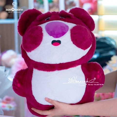 Gấu dâu béo dễ thương thêu được chữ lên gấu