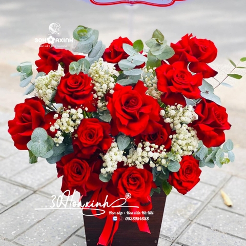 Giỏ hoa hồng lụa kết hợp với hoa baby khô