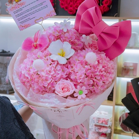 Bó Hoa Lụa Cẩm Tú Cầu Màu Hồng Kèm Nơ Hồng To – Dịu Dàng