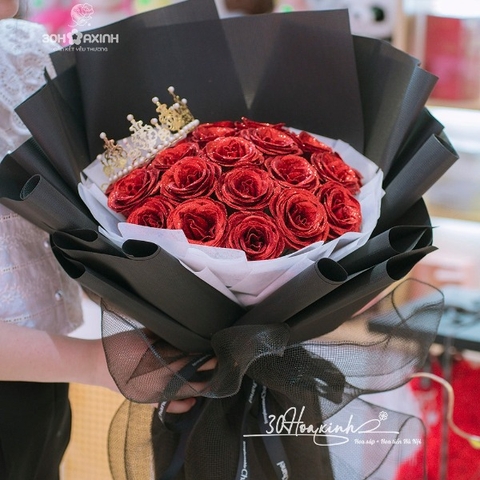 Hoa nhũ màu đỏ tặng vương miện