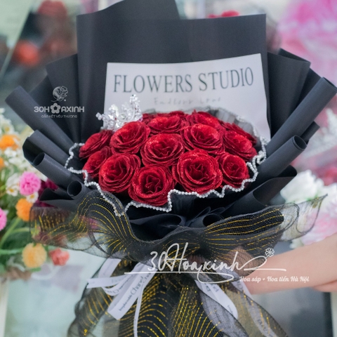 Hoa nhũ lấp lánh màu đỏ tặng vương miện