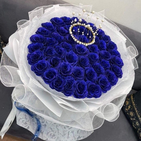 Hoa nhũ lấp lánh màu xanh tặng vương miện