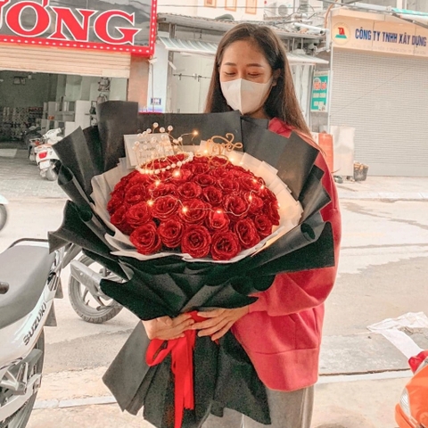 Hoa nhũ lấp lánh tặng kèm vương miện, đèn Led