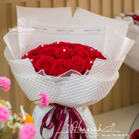 Bó hoa sáp 7 lớp màu đỏ tông trắng công chúa