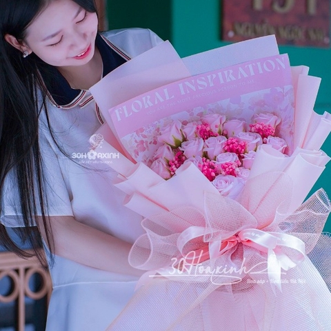 Hoa sáp màu hồng dáng đứng (Hơn cả yêu)