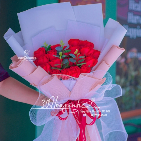 Bó hoa sáp màu đỏ thể hiện tình yêu