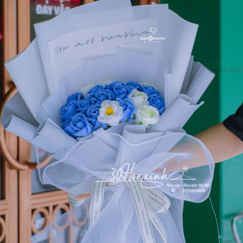 Bó hoa sáp màu xanh mix màu trắng kem