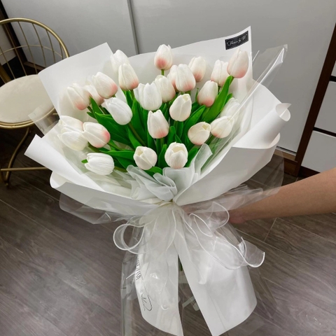 Hoa sáp Tulip màu trắng hồng
