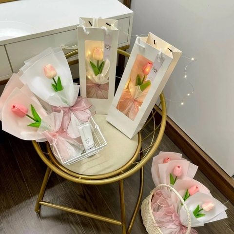 Hoa sáp Tulip có túi và thiệp
