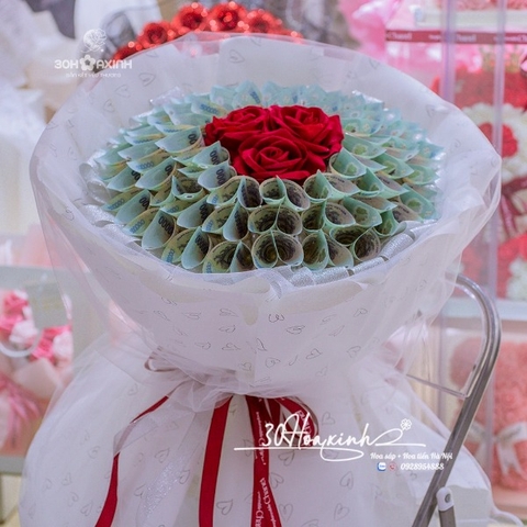 Bó hoa tiền thật Hà Nội làm bằng tờ tiền 500k