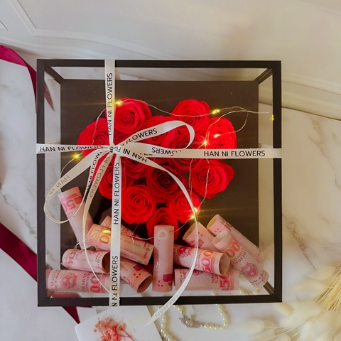 Hộp Hoa Tiền Trái Tim Lãng Mạn