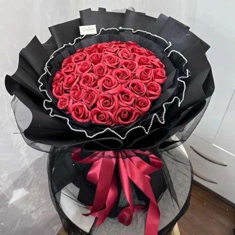 Bó hoa sáp thơm màu đỏ tặng thiệp