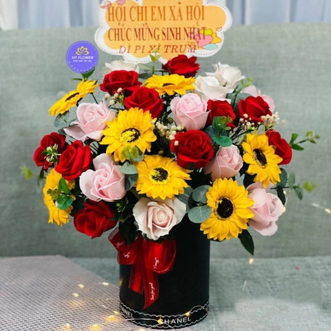 Giỏ hoa sáp hướng dương mix hoa sáp hồng