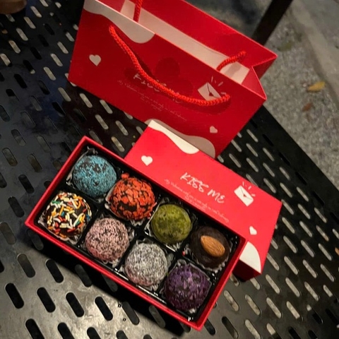 Hộp Socola Valentine Kiss Me