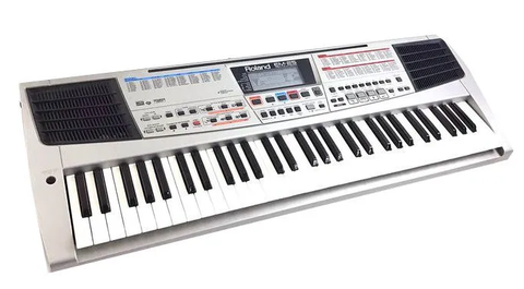 Organ Roland EM25