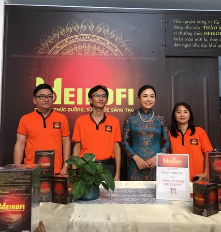 TS.Phạm Xuân Đà ký kết hợp đồng