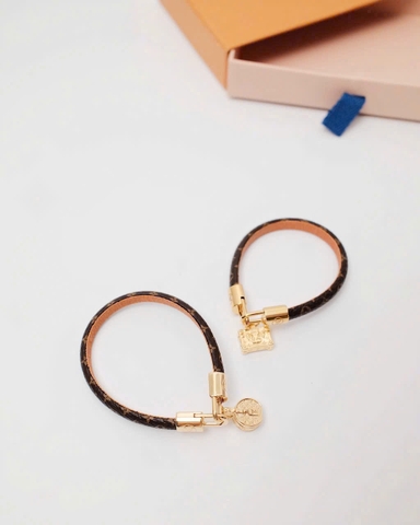 Vòng tay Louis Vuitton Tribute Petite Malle