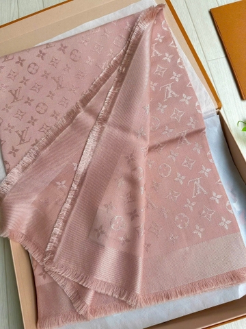 Khăn Louis Vuitton