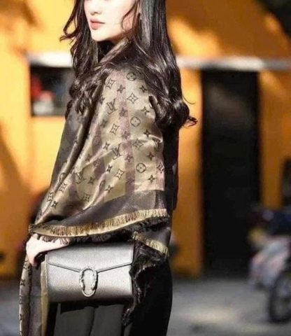 Khăn Louis Vuitton
