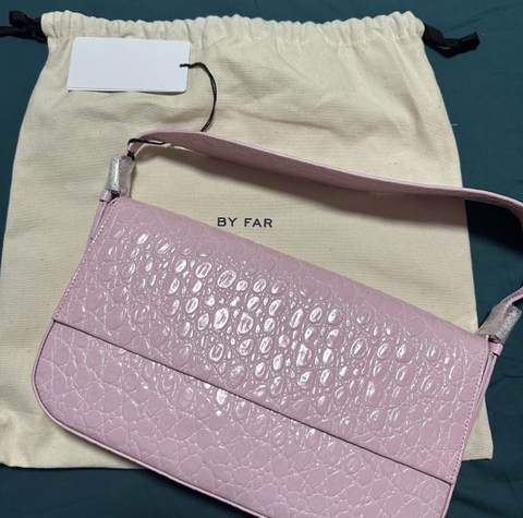 Túi BY FAR MANU PEONY CIRCULAR CROCO EMBOSSED LEATHER MÀU HỒNG
