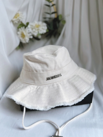 Mũ Jacquemus offwhite