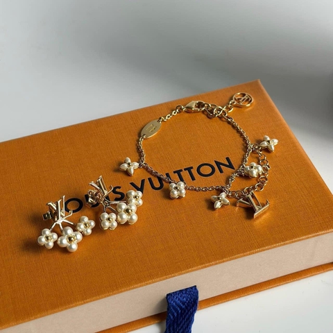 Set  LOUIS VUITTON Floragram