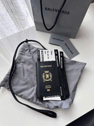 Ví Balenciaga passport