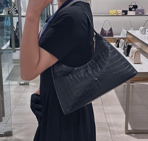 Túi Furla Diamante small đen da croc