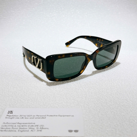 Kính mát nữ Valentino