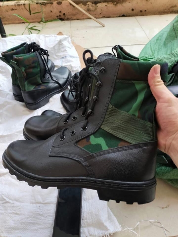 Ghệt cao cổ sĩ quan