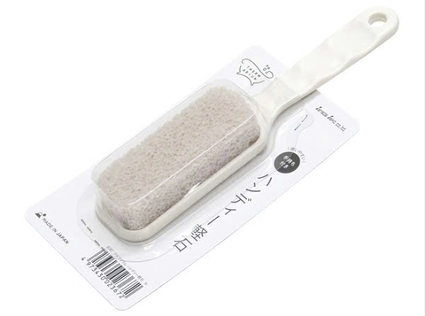 Bàn chải chà gót chân bằng đá san hô, tay cầm bằng nhựa