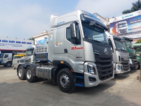 XE ĐẦU KÉO CHENGLONG 420HP       ( Cầu Dầu)