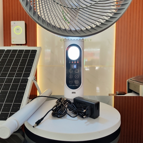 Quạt năng lượng mặt trời 30W cao cấp Akiko