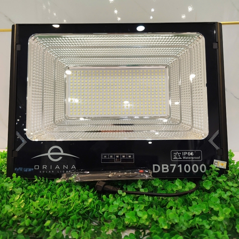 Đèn pha năng lượng mặt trời ORIANA 50W, công suất thực