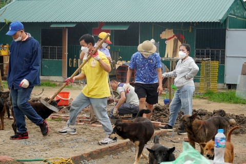 Cảm ơn nhóm Thuần Chay đã tới Sân nhà nhiều chó!