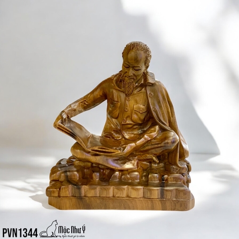 Tượng Bác Hồ ngồi đọc sách gỗ Bách Xanh