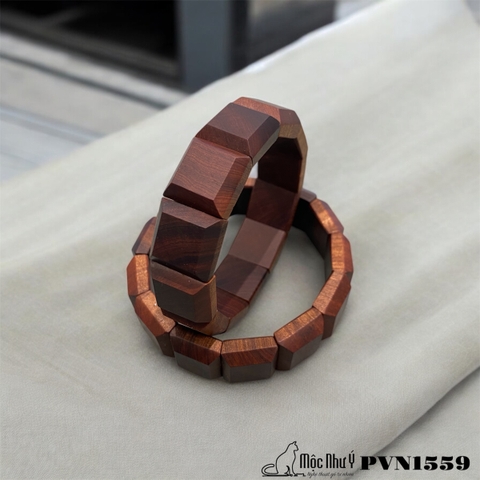 Vòng gỗ phong thuỷ Bách Xanh hạt vuông