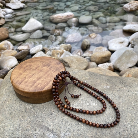 Vòng tràng 108 hạt gỗ Bách Xanh chìm 6 ly thơm