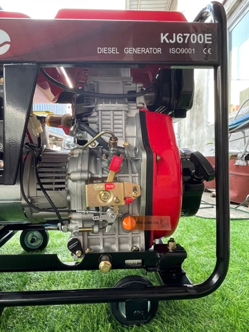 MÁY PHÁT ĐIỆN DẦU ĐỒNG BỘ KJ6700E (5KW) KUJOYO - Không chống ồn