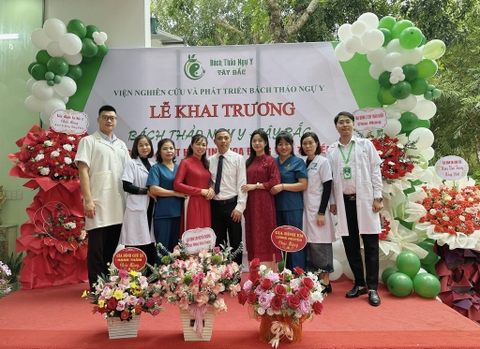 KHAI TRƯƠNG BÁCH THẢO NGỰ Y TÂY BẮC