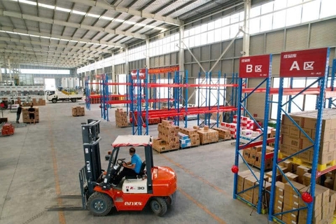 Mách bạn cách bịt lỗ khoan tường bằng Apollo Acrylic A100 cực hiệu quả